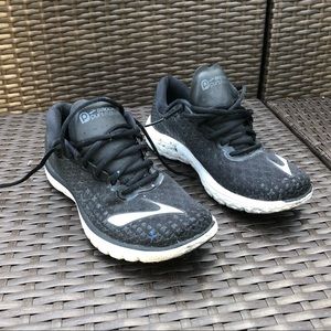 Brooks - Black & White - Size 9